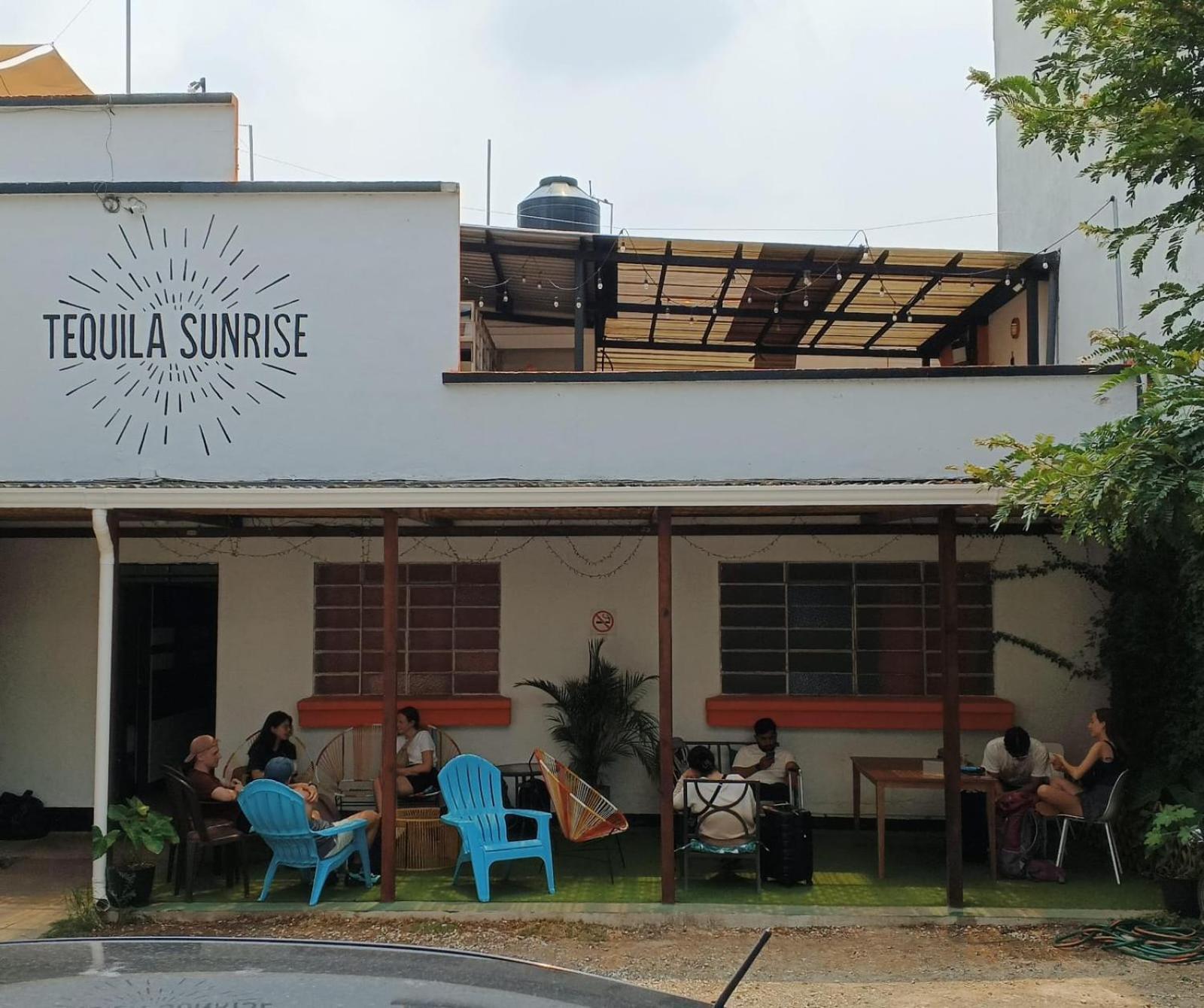 Albergue Tequila Sunrise