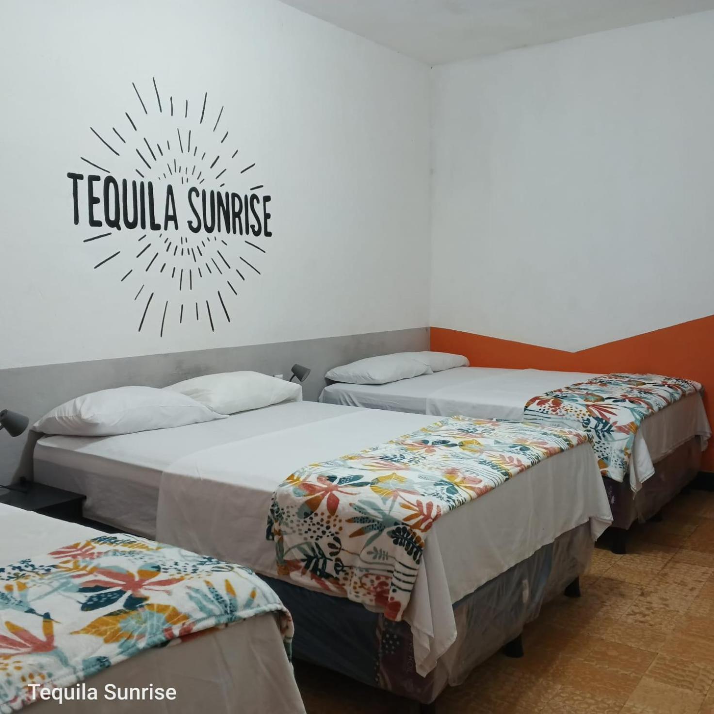 Tequila Sunrise *