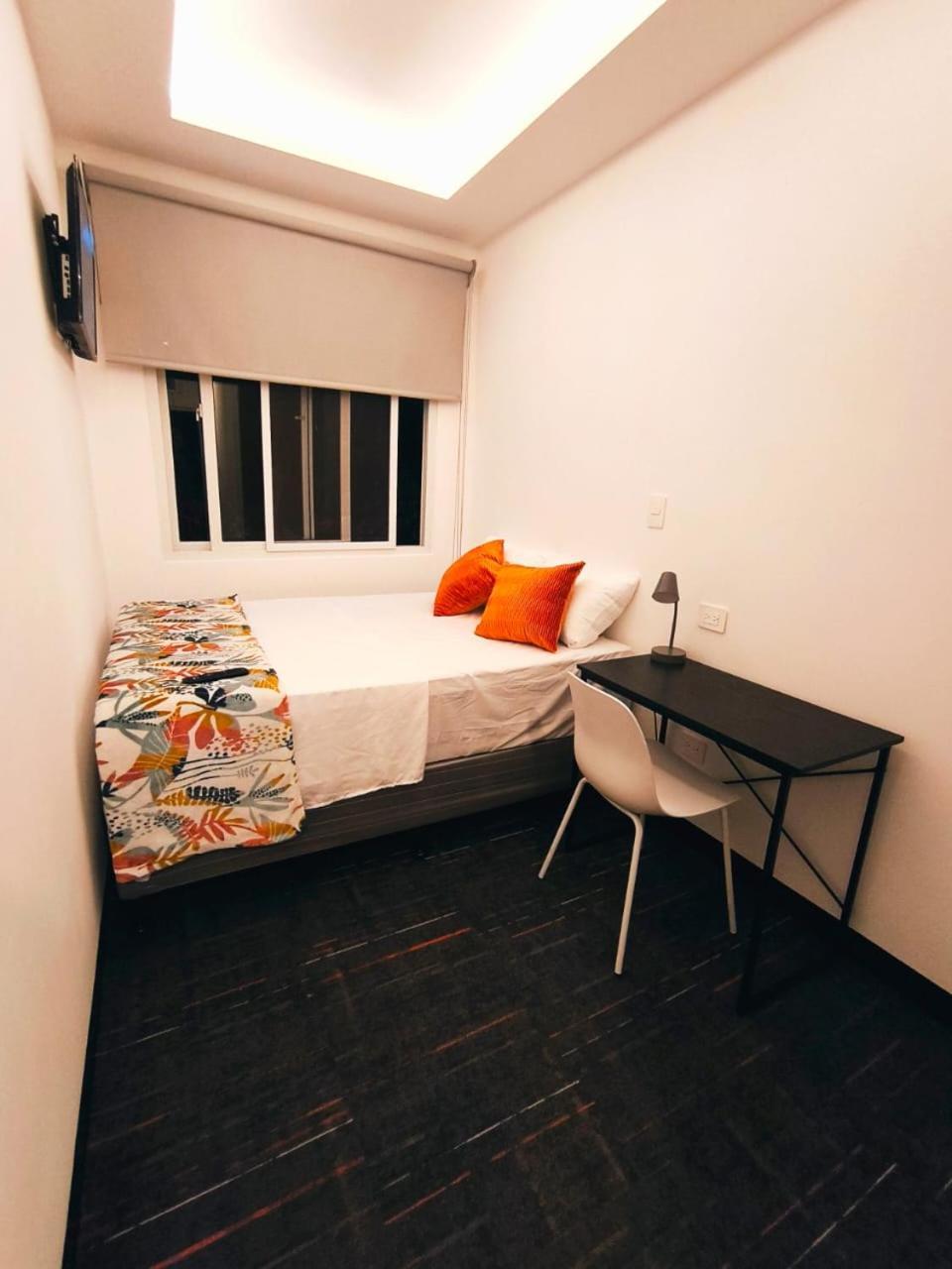 Tequila Sunrise Albergue *